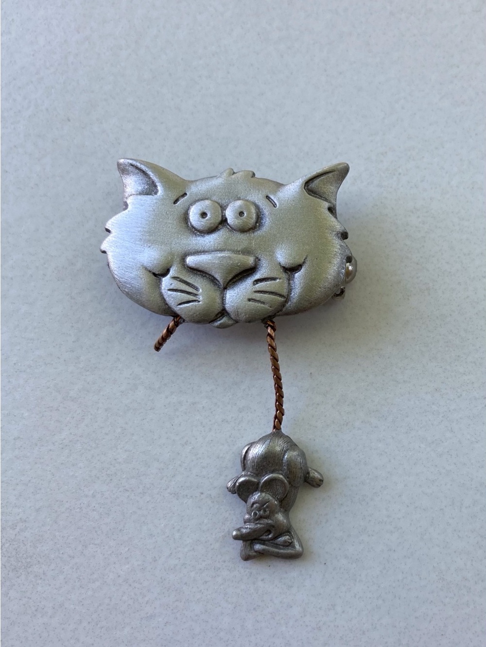 JJ Jonette Pewter Brooch Cat Head Dangling Mouse